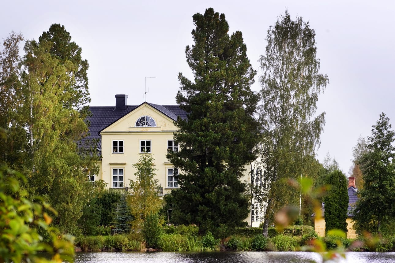 Orisberg oli innovaatioiden keskus ja Edvard Björkenhem tärkeä alueellinen vaikuttaja. Patruunan perintö elää Orisbergin kesäteatterin näyttämöllä.