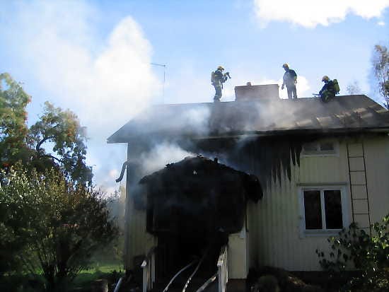 Pahiten palossa vaurioituivat talon kuisti, eteinen ja keittiö.