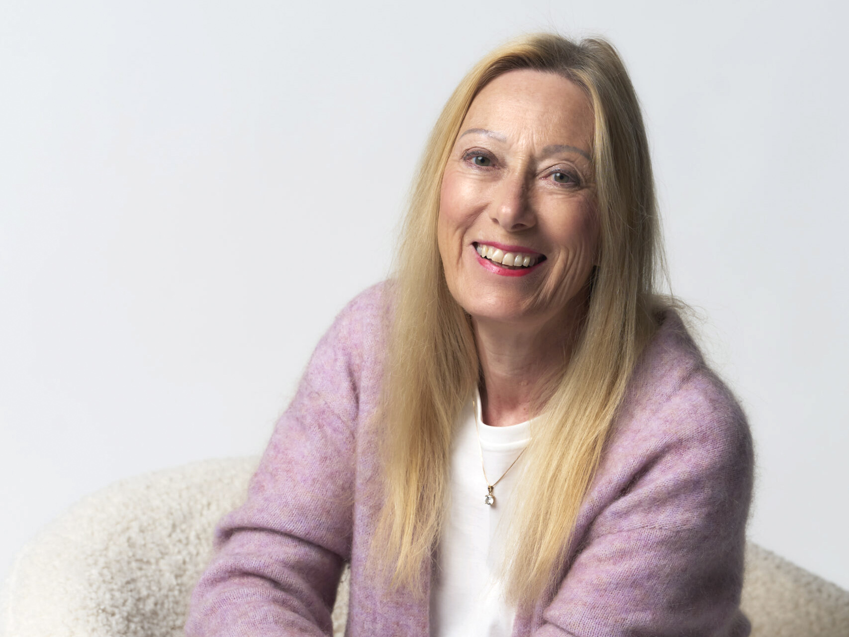 Sophia Jansson kantoi syyllisyyttä äitinsä karusta kohtalosta - Kirjoittaminen päätti vaikenemisen vuodet