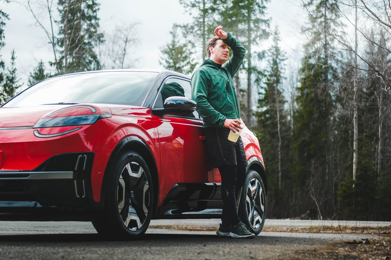 Nissan Micra on tehnyt paluun täyssähköisenä versiona. Erityisesti Micran tilavuus, pirteäliikkeisyys kaupunkiajossa ja sporttinen ulkonäkö ovat olleet Nurmoksen mieleen.