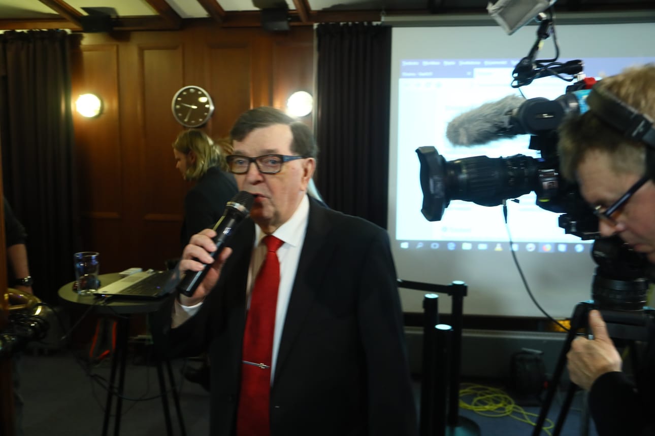 Paavo Väyrynen vetäytyy keskustan puheenjohtajakisasta.