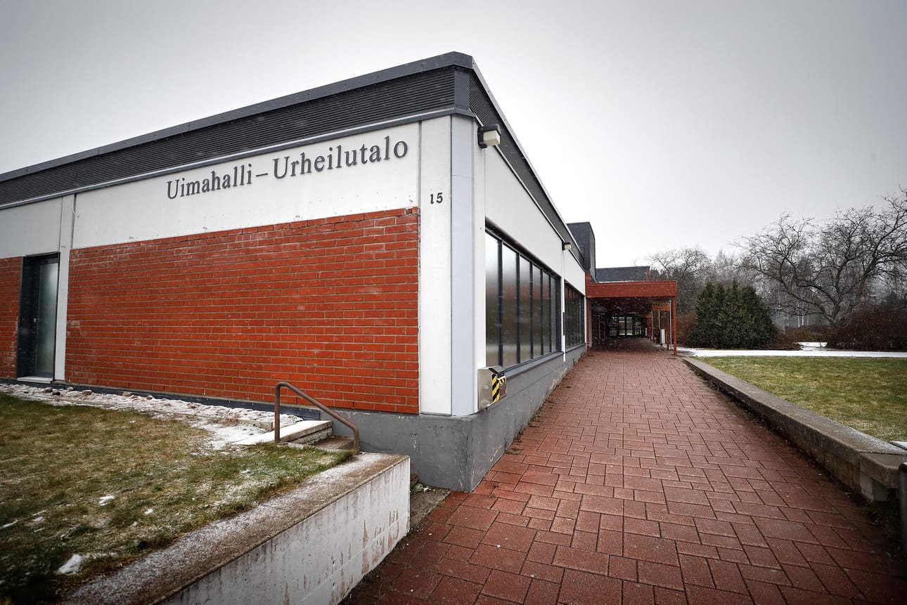 Seinäjoen uimahallilla vierailee noin tuhat kävijää päivässä. Tilat ovat käyneet ahtaaksi ja myös tekniikka alkaa pettää.