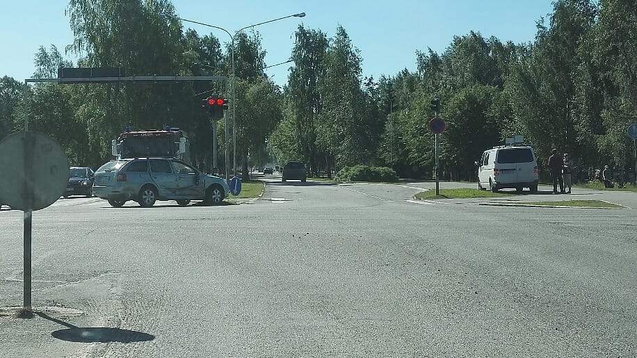 Onnettomuus sattui Toppilan voimalaitoksen risteyksessä.