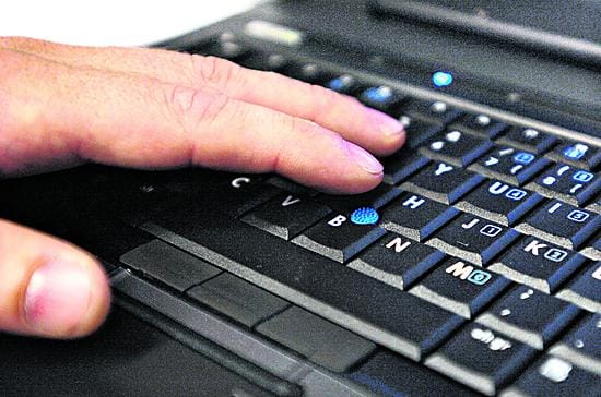 Informaatiosotaa käydään netissä, jossa levitetään valheellisia tietoja, sepitteellisiä kommentteja ja kuvamanipulaatioita.