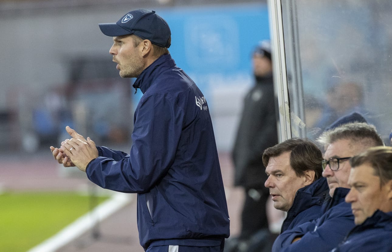 AC Oulun urheilutoimenjohtaja Markus Heikkinen oli tyytyväinen mies, kun sai Cristhian Valencian nimen toistamiseen sopimuspaperiin.