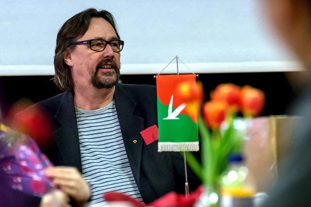 Harri Moisio (vas.) on tyytyväinen, että sai ryhmänsä kanssa läpi realistinen rahoitusmallin jäähalliremontille. KUVA: KALLE LYDMAN
