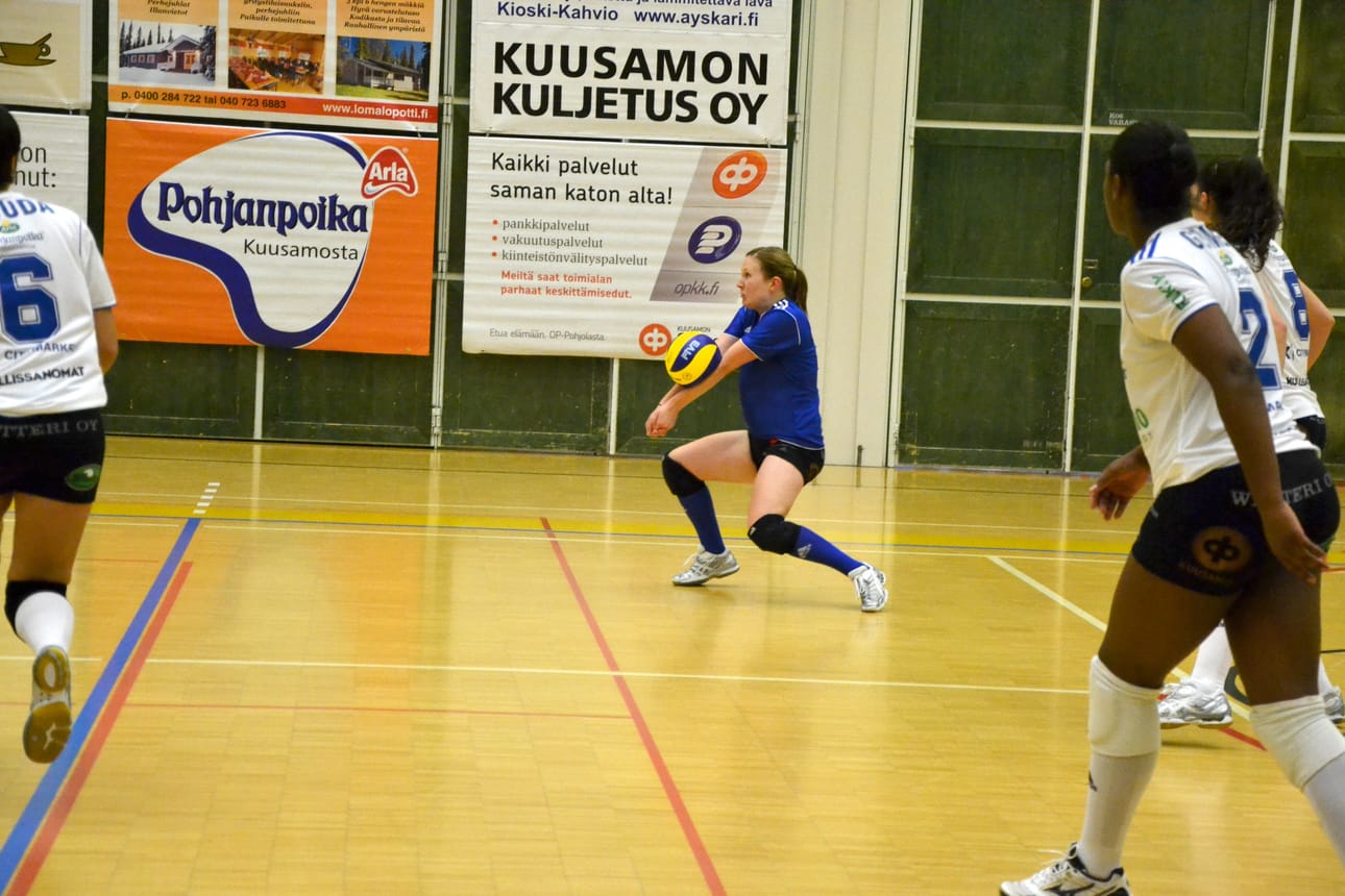 Libero Susanna Lamberg kuului kotijoukkueen onnistujiin kauden avauspelissä.