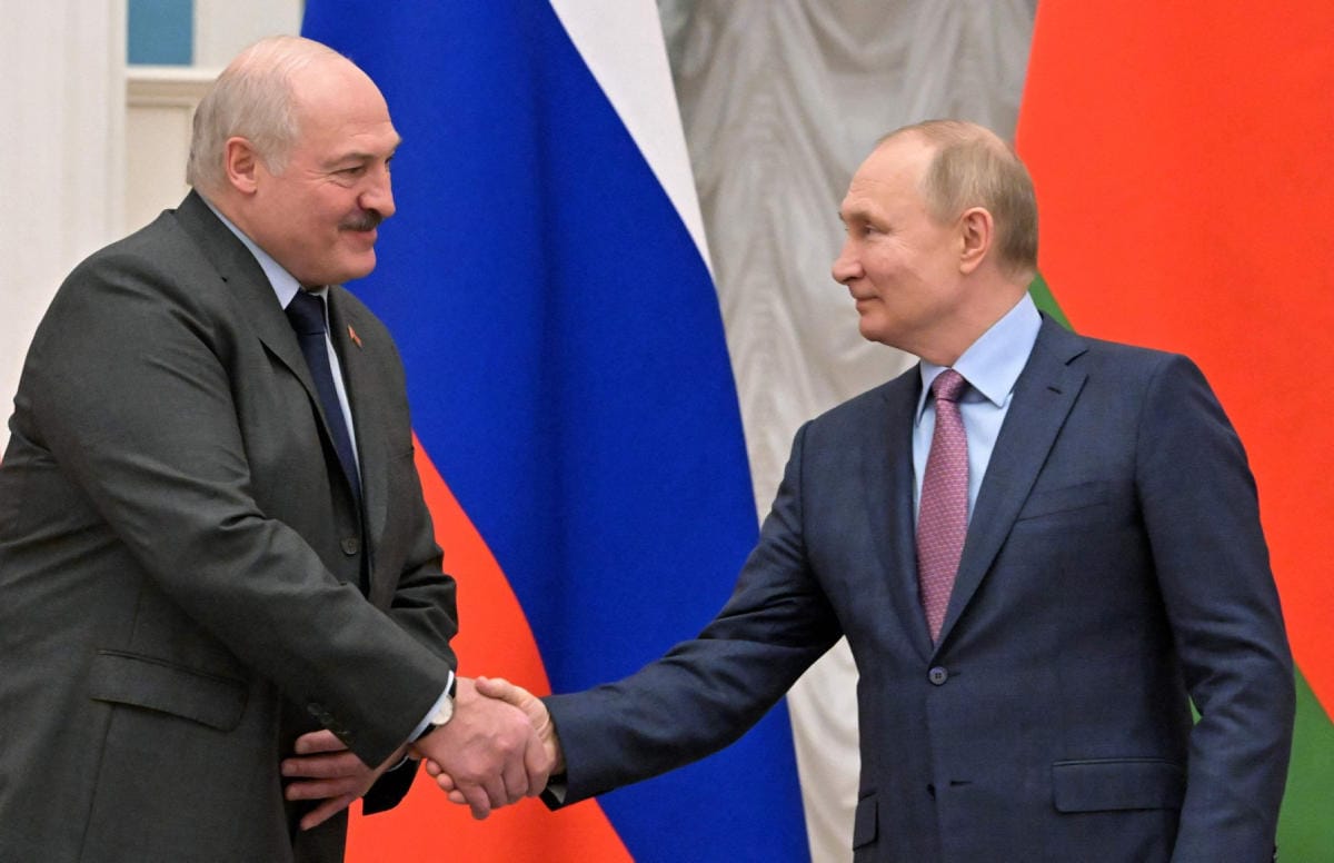Valko-Venäjän presidentti Aljaksandr Lukashenka ja Venäjän presidentti Vladimir Putin Moskovassa perjantaina. LEHTIKUVA/AFP