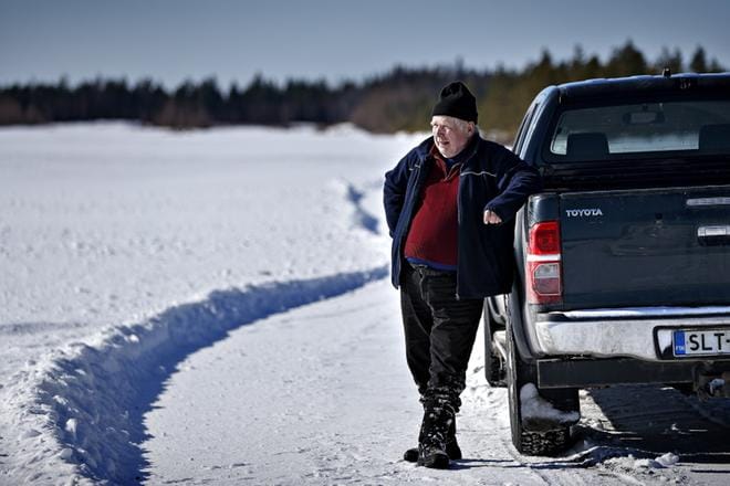 Risto Lautamaja on tehnyt pitkän päivätyön yrittäjänä. Kurjennevan turvemaat heräävät taas eloon toukokuussa.