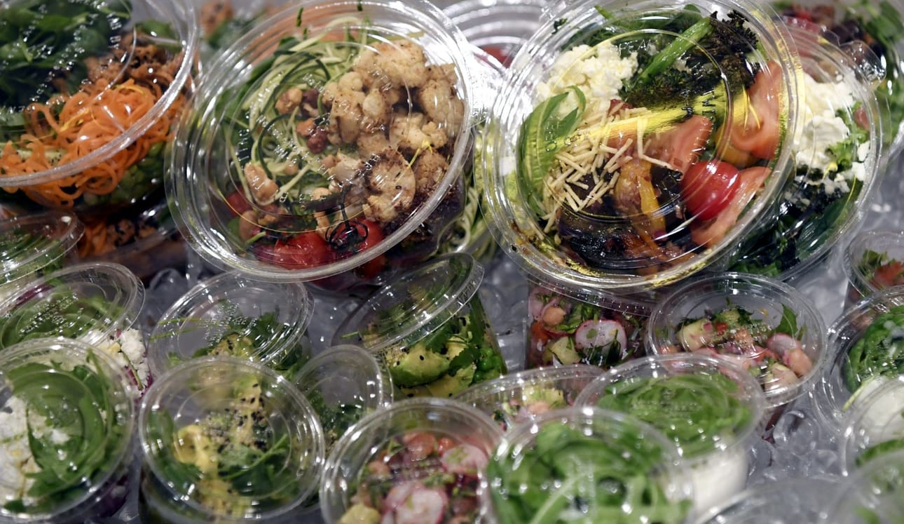 Kielto ei koskea päivittäistavarakaupoista ostettavia valmisaterioita. LEHTIKUVA / JUSSI NUKARI