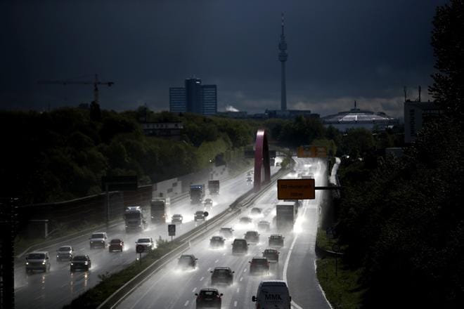 Dieselin suosio laskee, ja syynä ovat etenkin Keski-Euroopan ruuhkapäästöt. Tekniikka kuitenkin sinnittelee vielä pitkään etenkin suurten autojen voimavaihtoehtona. KUVA: FRIEDEMANN VOGEL