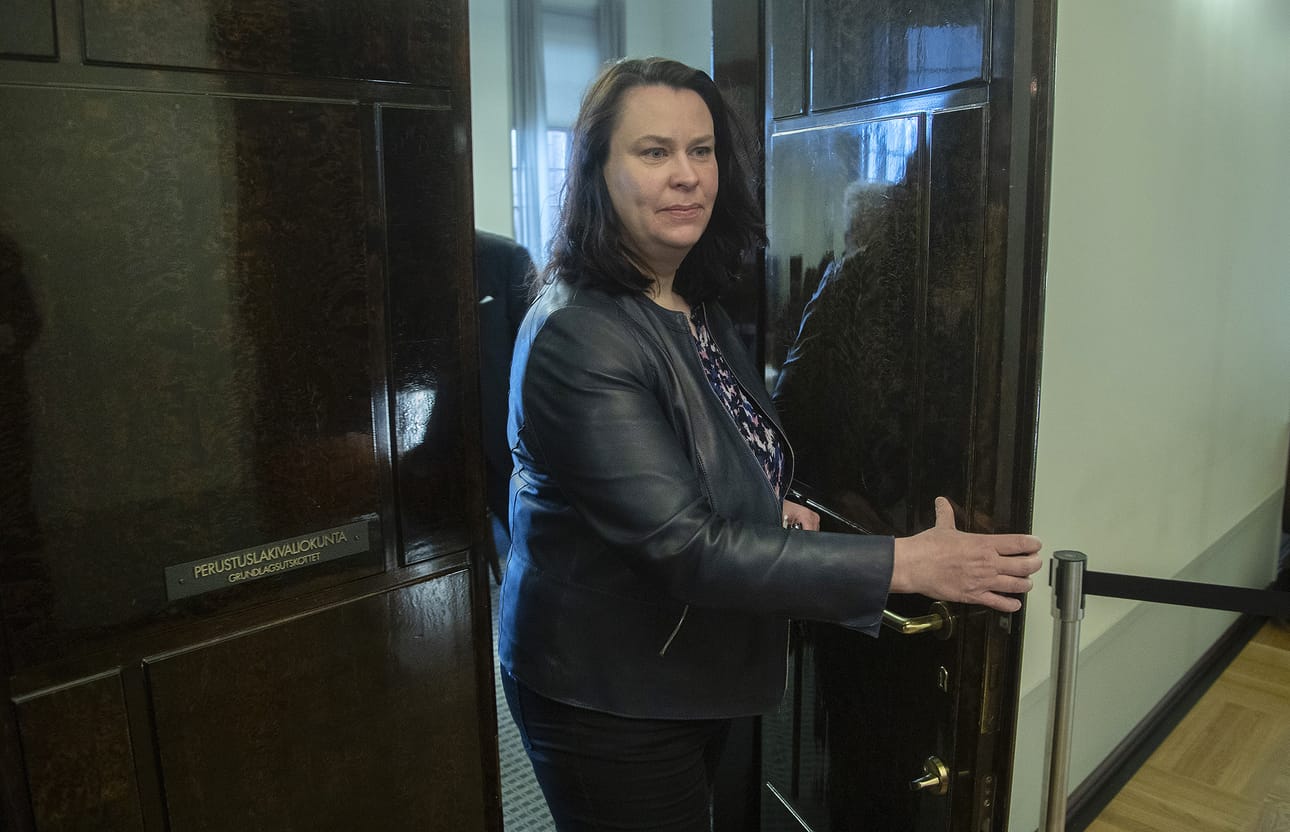 Johanna Ojala-Niemelä ennakoi, että koronapassin käsittely vaatii laajoja asiantuntijakuulemisia.