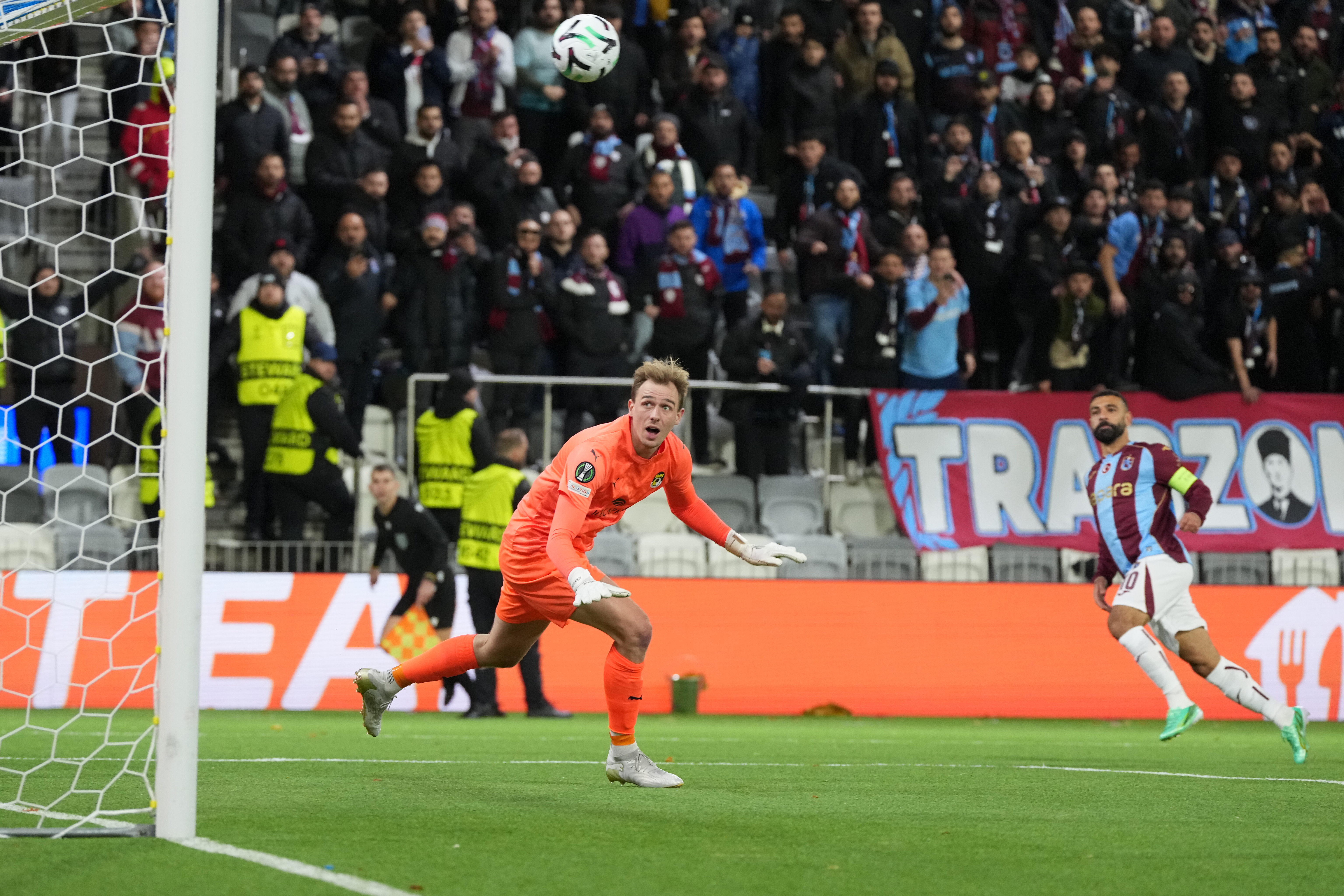 Trabzonspor kaatoi maalijuhlassa KuPSin – Mohamed Salah loisti Tampereella