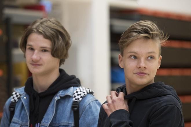 Miska Petander ja Jere Ala-Aho ovat tehneet koulussa muun muassa juoksutestejä. Ne eivät ole heidän mielestään olleet liian raskaita.