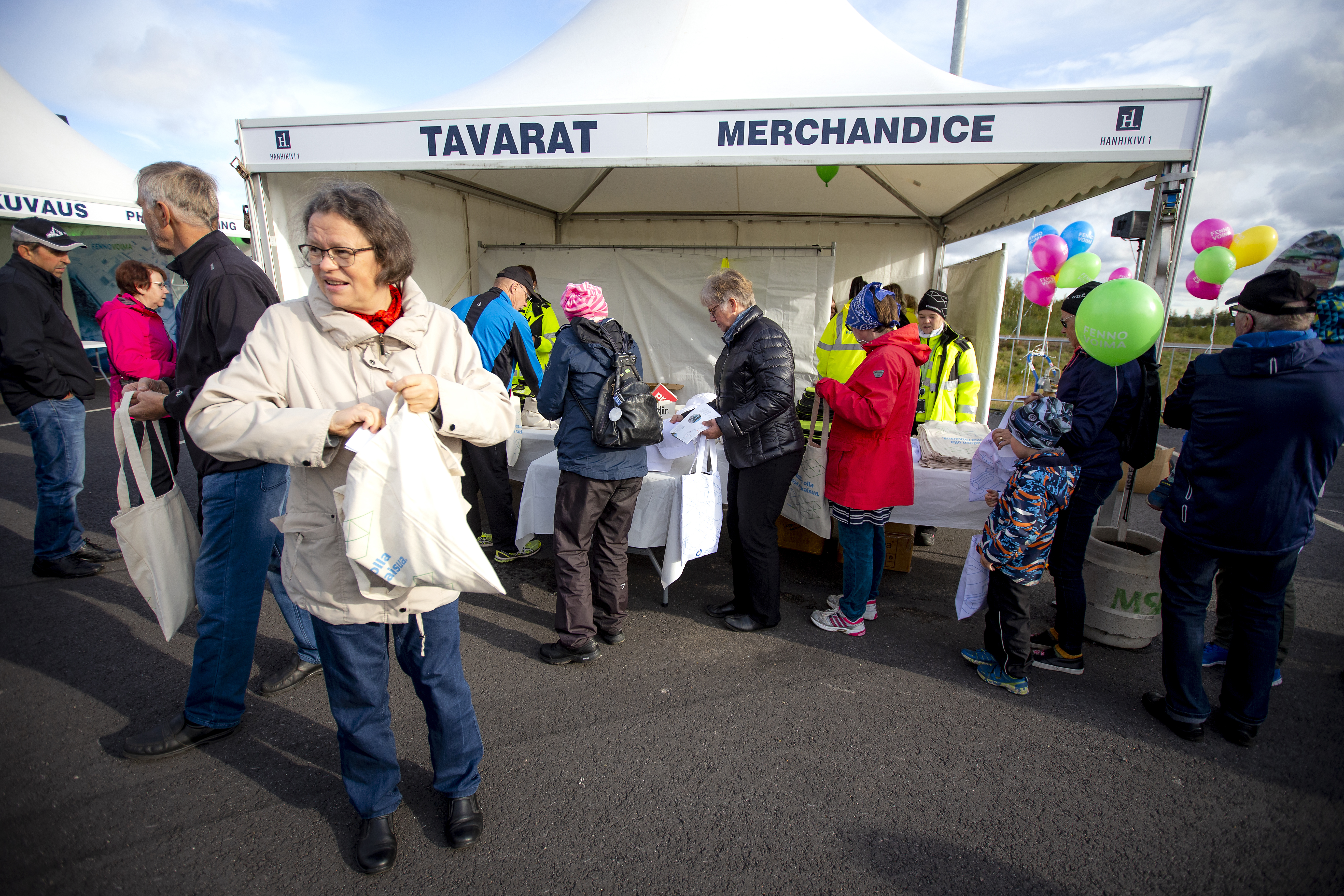 Ari ja Tarja Juola ovat käyneet fennovoiman yleisöpivässä kutakuinkin joka kerta. Heistä työmaa oli muuttunut paljon.