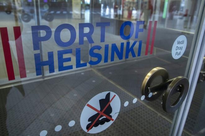 Helsinkiin ja muualle Uudellemaalle saapumiseen ja sieltä lähtemiseen tulee tänään muitakin rajoituksia kuin rullaluistelukielto. Koko maakunta eristetään. KUVA: MAURI RATILAINEN