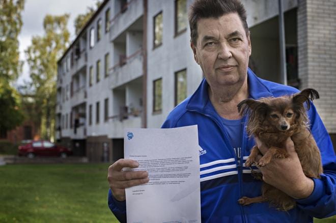 Reijo Kuparisen kädessä on vuokraisäntä EPV:ltä tullut kirje. Hänestä Wärtsilän hanke on hieno asia Vaasalle. – Mutta meidän asukkaiden kannalta se ei näytä valoisalta.