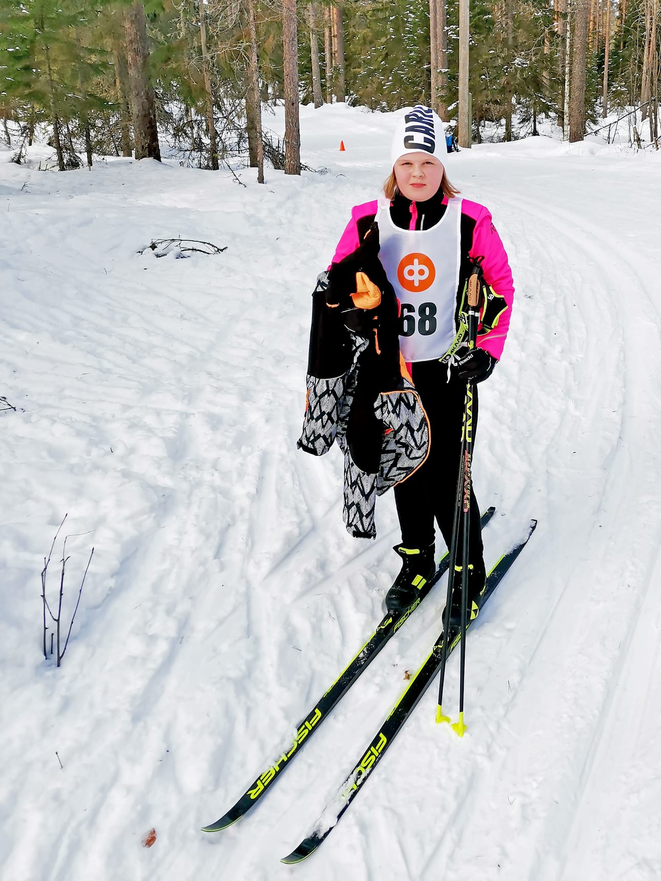 Anniina Löytömäki hiihti 5. luokan tytöissä neljänneksi.