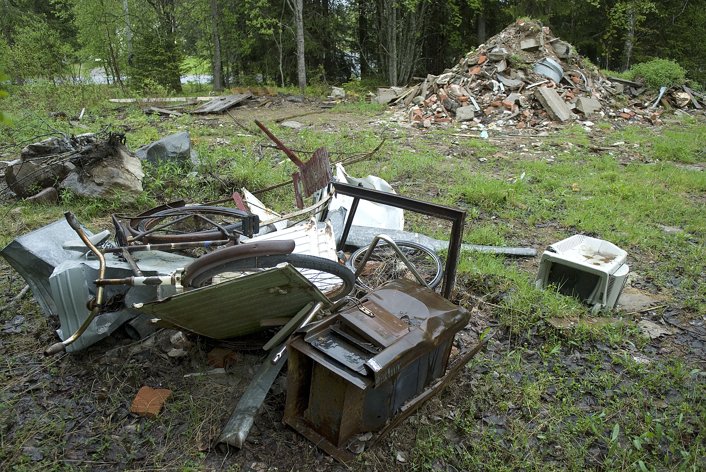 Noukkisitko roskia mieluummin kansallispuistossa vai liikuntakeskuksen luona? Ensi lauantaina siivotaan yhdessä