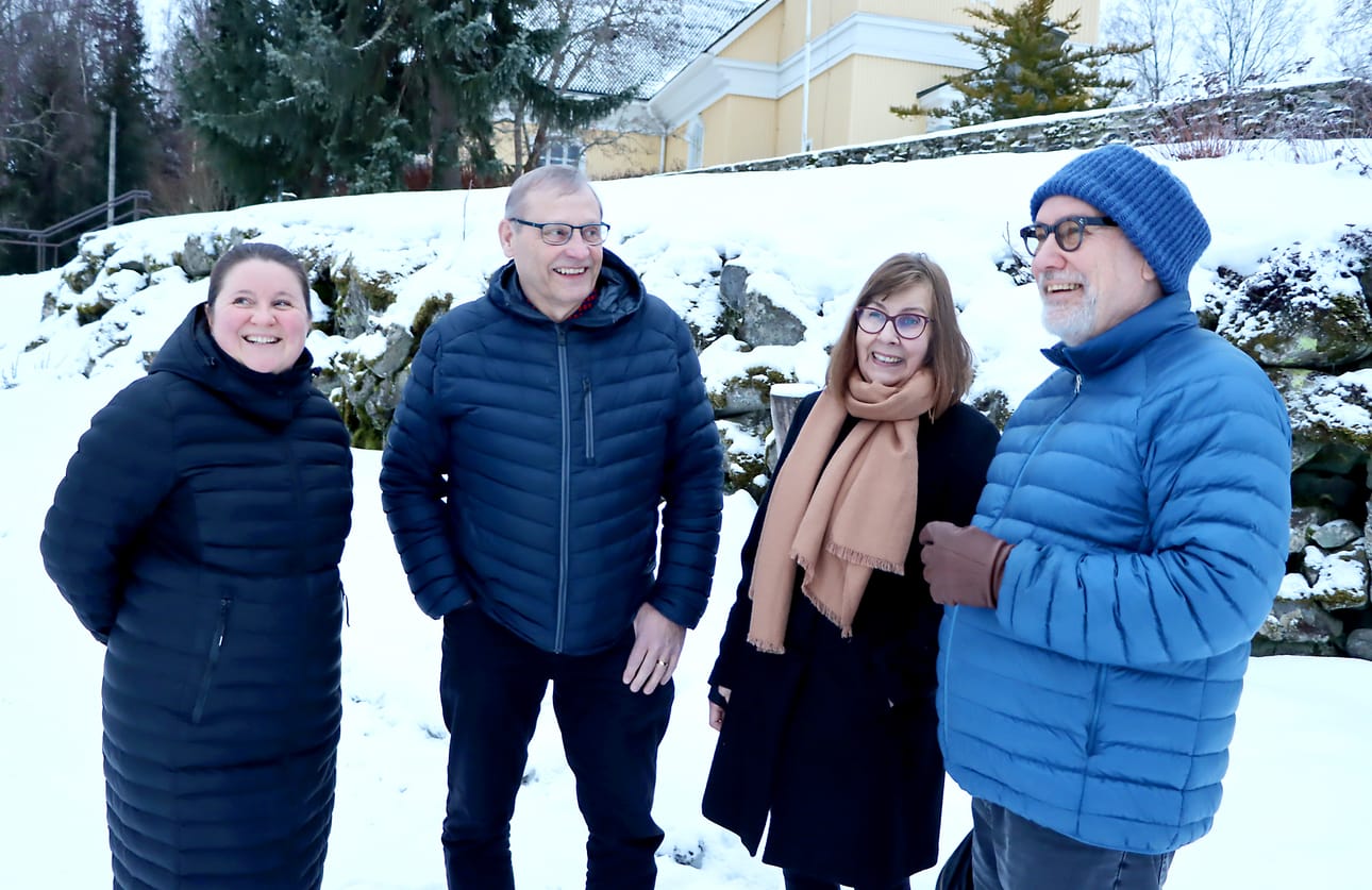 Miia Penttilä, Heimo Saarela, Raija Peuronen ja Samuel Autio tuovat esiin että esimerkiksi koulumaailmassa kristinusko jää helposti syrjään. Keskustelussa mukana ollut Esa-Pekka Silvola joutui lähtemään tapaamisesta ennen valokuvan ottamista.