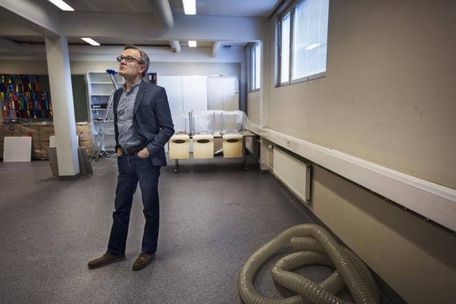 Mustasaaren keskuskoulun rehtori Jorma Kivioja on samaa mieltä vanhempien kanssa. Kaikki koulun oppilaat täytyy siirtää koulun sisäilmaongelmaisista tiloista pois.KUVA: SELMA PAAVOLA
