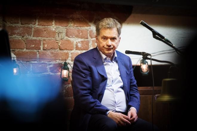 Aamulehden toimittajien Matti Mörttisen ja Lauri Nurmen uutuuskirjan mukaan Sauli Niinistö puuttui vahvasti sisäpolitiikkaan joulukuussa 2015. KUVA: