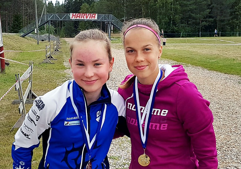 Jenni Ojala ja Emilia Irvankoski voittivat tuplamestaruudet.
