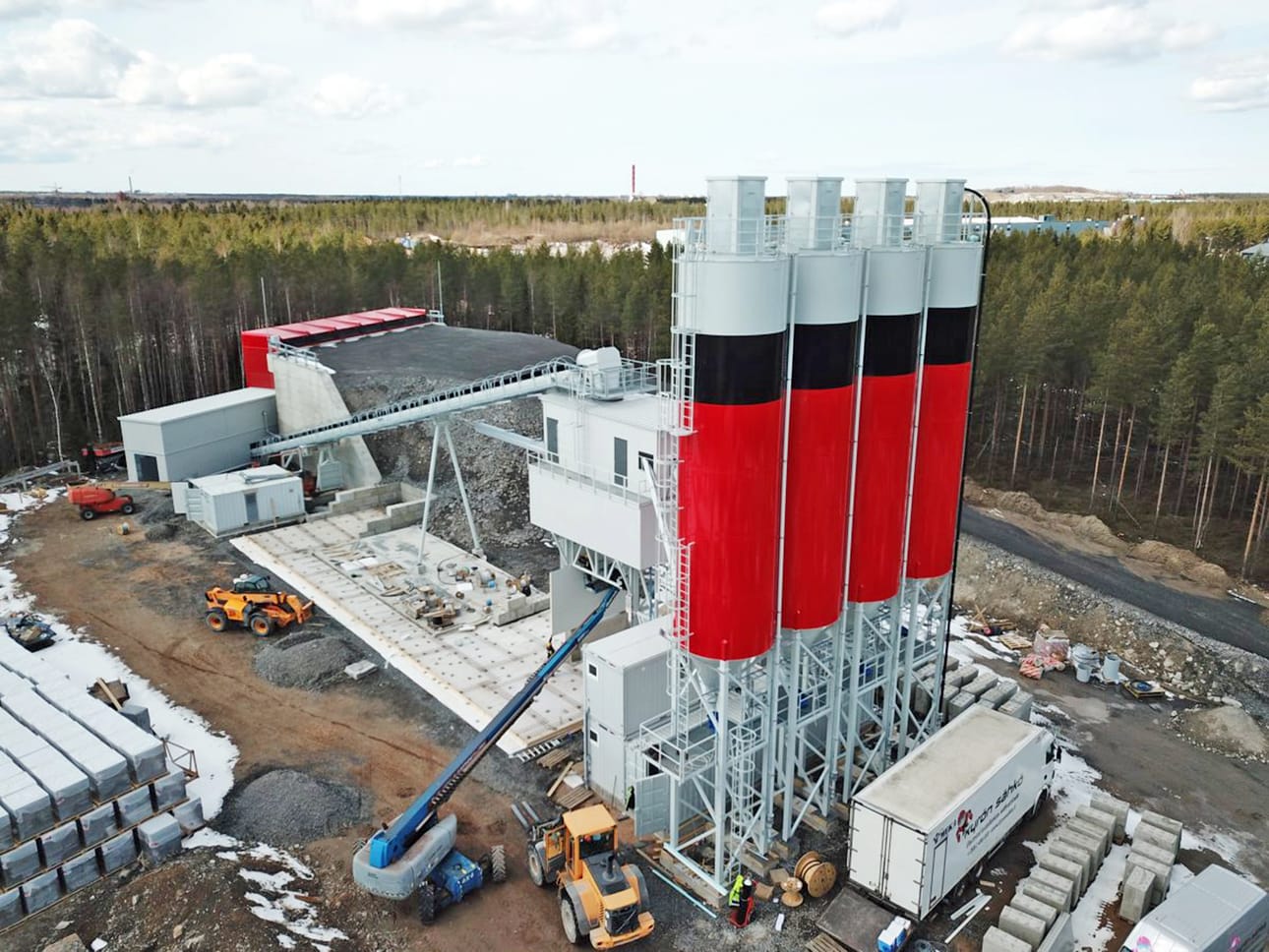Lujabetonin Oulun uudesta valmisbetonitehdas on Puolatiellä.