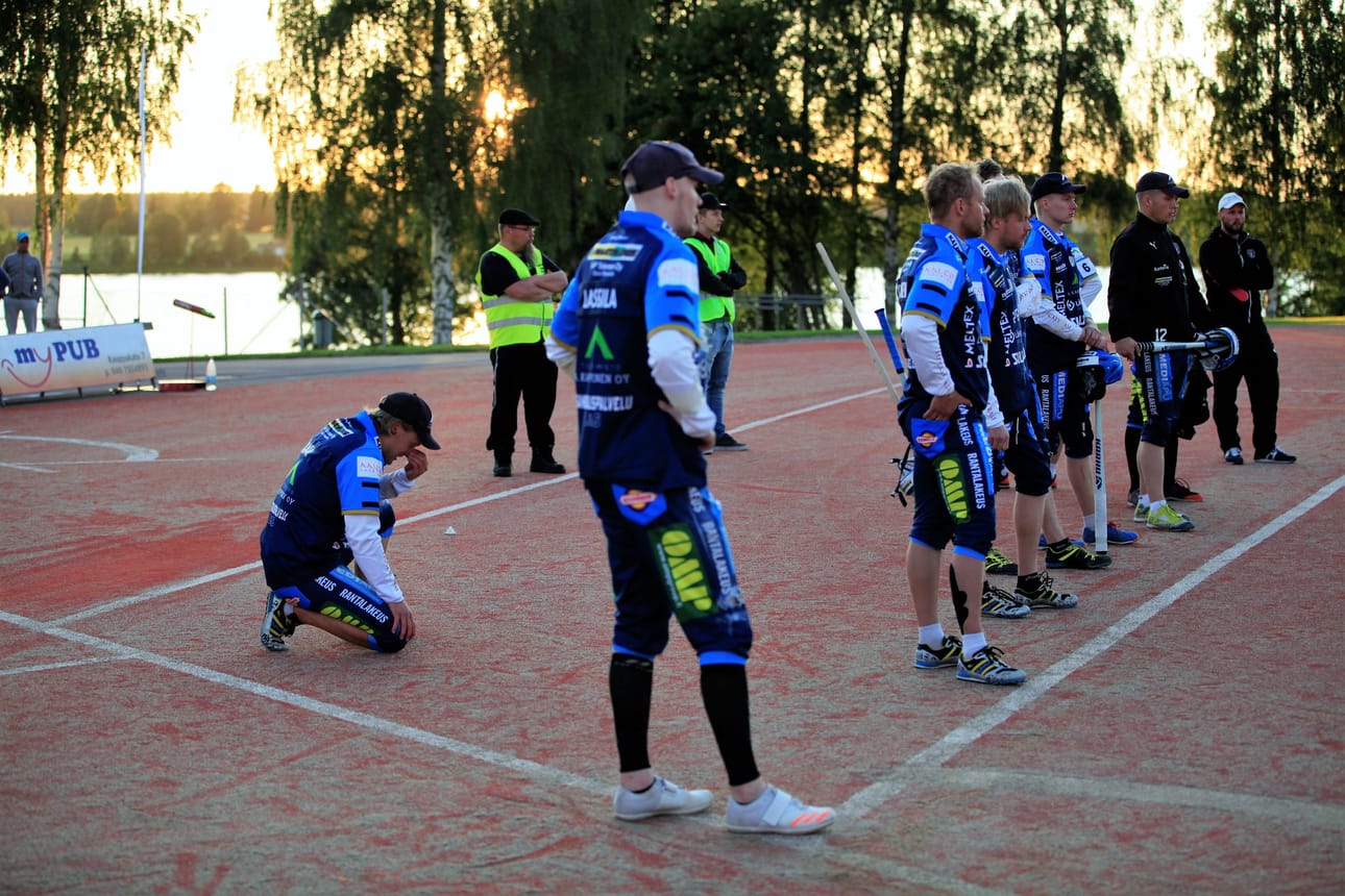 Kempeleen Kirin pelaajat olivat alamaissa sunnuntain ottelun jälkeen.