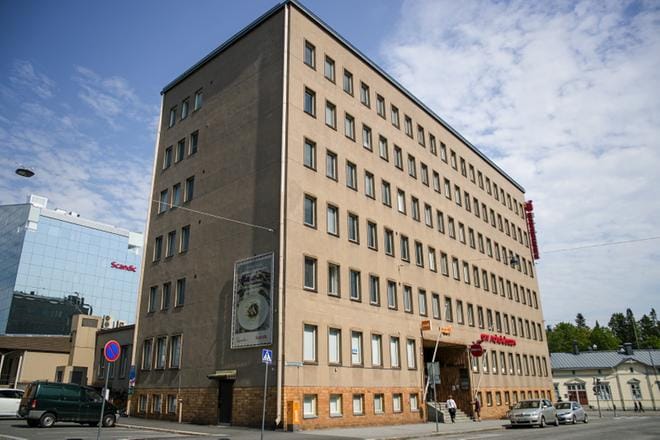 Postitalolta vapautuu tilaa satoja neliömetrejä. Rakennuksessa ei ole salaisia kammioita, mutta tilaa esimerkiksi konsertti- tai kongressisalille olisi yllättävän paljon. Sijainti rautatieaseman vieressä on ihanteellinen. Vaasa on Suomen suosituimpia kongressikaupunkeja. KUVA: PAULA KASKIMAA