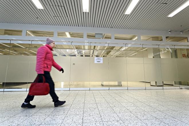 Esimerkiksi Megakeskuksessa oleva yli viidensadan neliön liiketila etsii vuokralaisia. Tällä hetkellä yritykset etsivät maksimissaan muutaman sadan neliön tiloja. KUVA: KARI LÖFHJELM