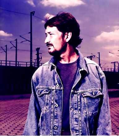 Paluu rytmimusiikin juurille. Hittitehtailija Chris Rea sääti musiikkiinsa bluesin tunnelmiin vaikean sairauden jälkeen.
