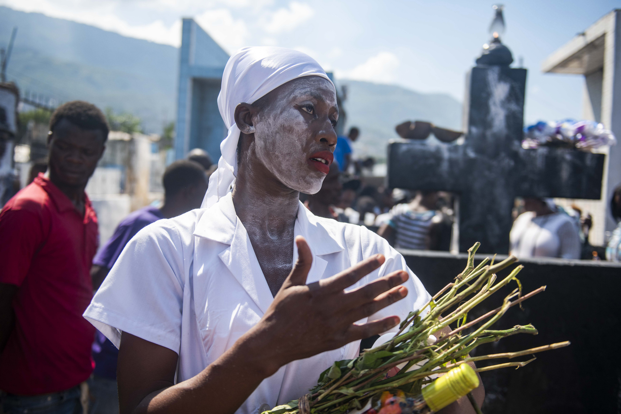 Haitissa voodoo tarjoaa rohdosta covid-19-tautiin ja vastustuskykyä teessä