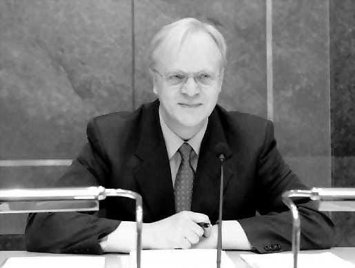 Puheenjohtaja Lauri Ihalainen pitää palkkatavoitteita vastuullisina.