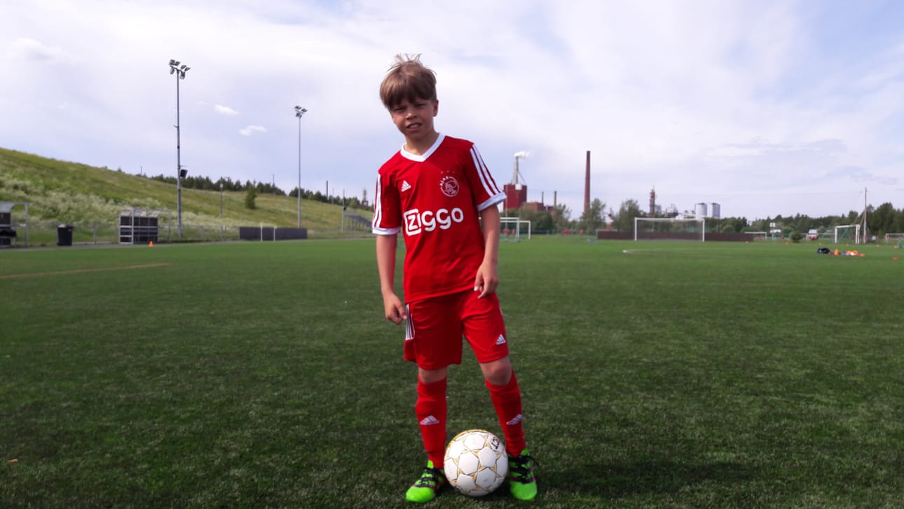 Joni Kivjärvi on yksi kuusamolaisista, jotka osallistuvat Ajaxin leirille Oulussa.