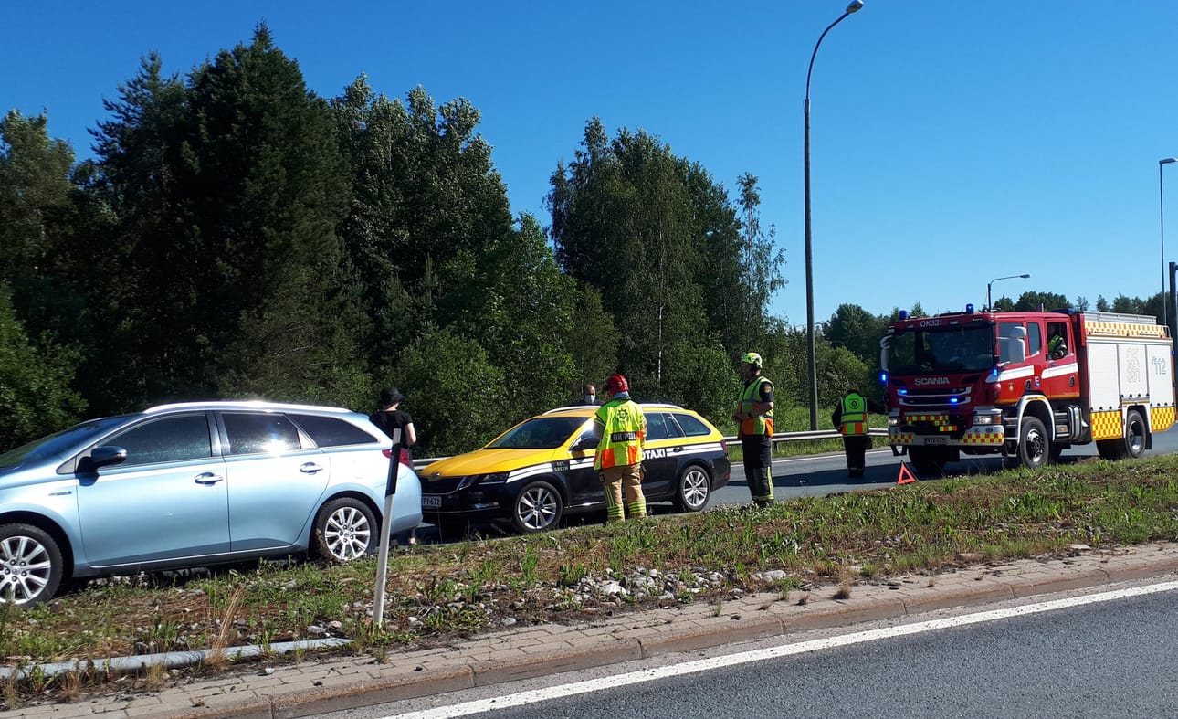 Kukaan ei loukkaantunut kahden henkilöauton kolarissa.