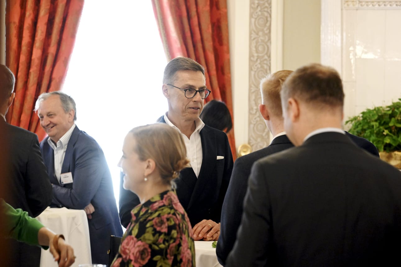 Presidentti Alexander Stubb kuvasi sotatilannetta Ukrainassa pattitilanteeksi, jossa rintama on pitänyt eikä Venäjän ole kyennyt etenemään. Stubb isännöi Kultaranta-keskusteluja Presidentinlinnassa. LEHTIKUVA / Markku Ulander