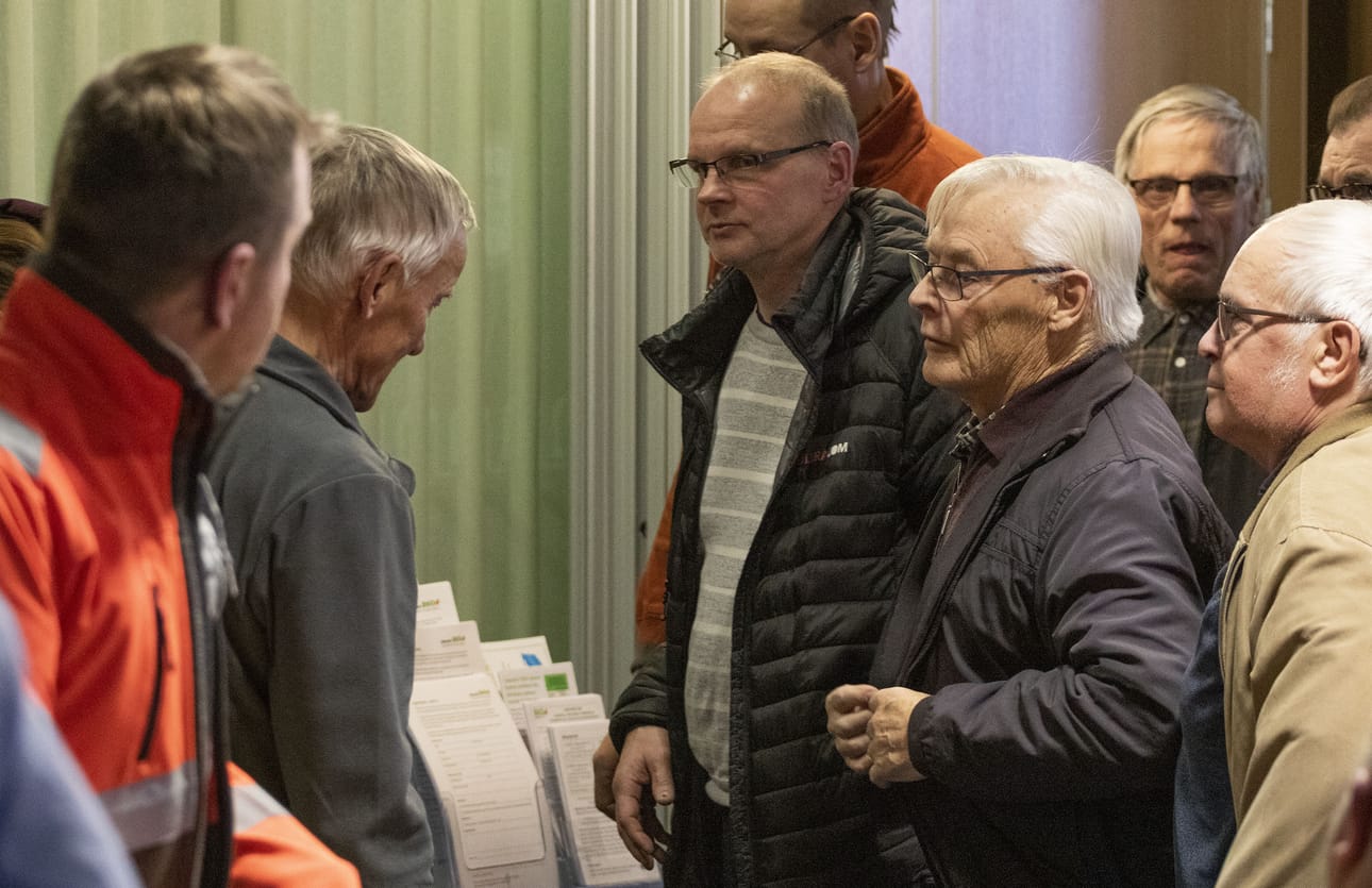 Jäteilta veti tuvan täyteen väkeä.