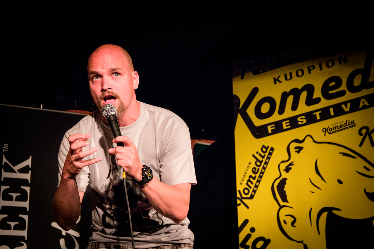 Niko Kivelä on tunnettu erämies ja löysi oman paikan Kuusamosta. Kuva koomikon nettisivuilta.