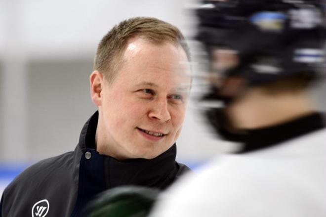 Tommi Niemelä valmensi pikkuleijonat MM-kultaan. Hänen uransa jatkuu Sveitsissä apuvalmentajana. KUVA: MARKKU ULANDER/LEHTIKUVA