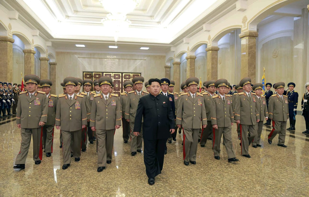 Joukkojen valmiuden nostamisesta päätettiin Pohjois-Korean johtajan Kim Jong-unin vetämässä hätäkokouksessa.