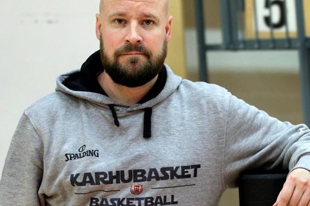 Päävalmentaja Jussi Laakso pitää kokemusta joukkueensa valttina. KUVA: JOUKO HÄNNINEN