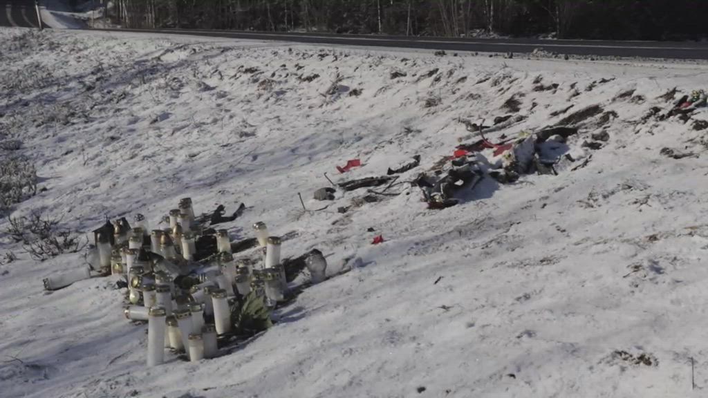Sastamalan kuolonkolarin murheelliset jäljet näkyvät yhä tienposkessa