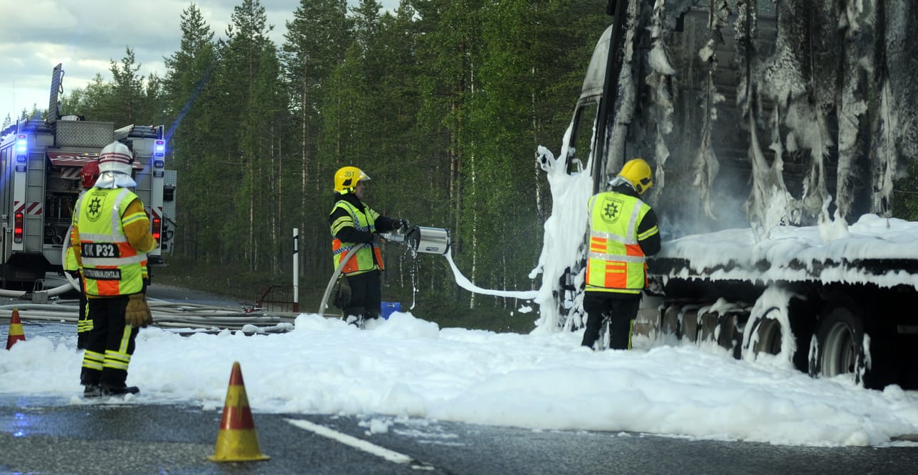 Rekan etuosa tuhoutui täysin.