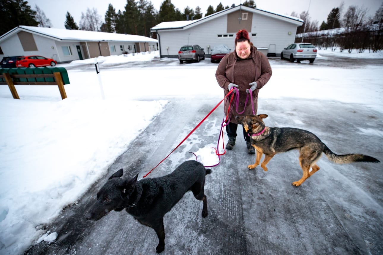 Janita Peura on tottunut kulkemaan koriensa kanssa talvikeleillä.