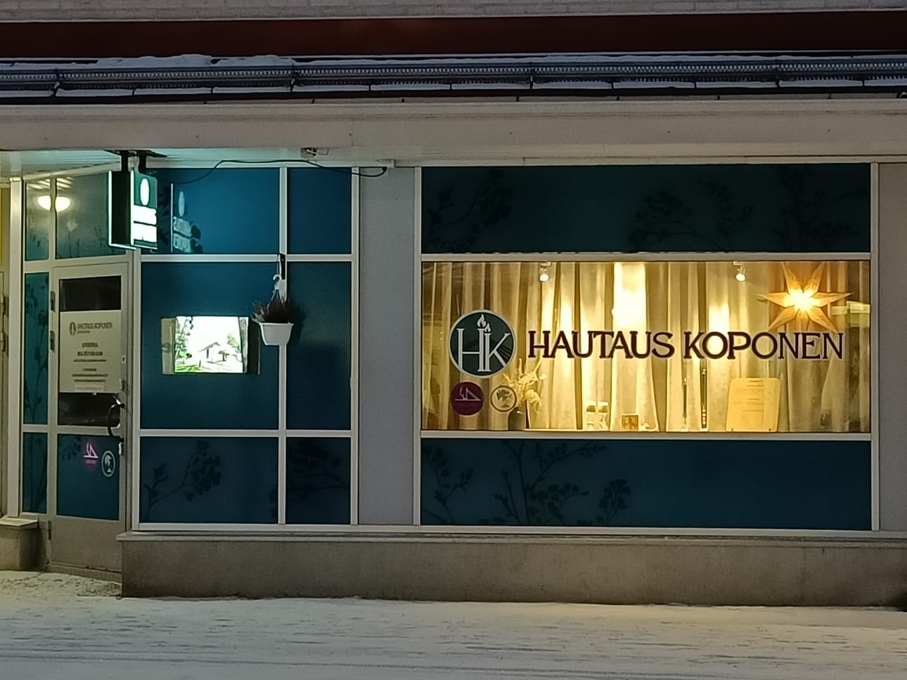 Hautaus Koposen viime vuonna avattu liike sijaitsee Rovaniemen keskustassa, osoitteessa Rovakatu 14.