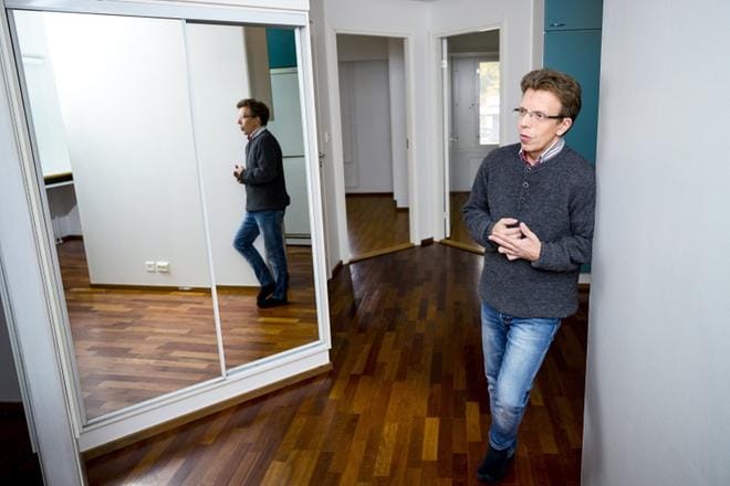 Tämä kolmio menee nyt myyntiin ja vaihtuu pariin pienempään asuntoon. Toinen asuntosijoittaja Sami Perälän uusista hankinnoista sijaitsee Seinäjoen ydinkeskustaan nousevassa tornitalossa. KUVA: MATTI HAUTALAHTI