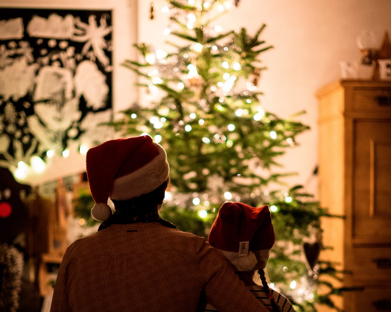 Mikä on ikimuistoisin joulumuistosi? Entä miten teillä koristellaan joulukuusi? Keräämme julkaistavaksi lukijoidemme kuvia ja tarinoita.