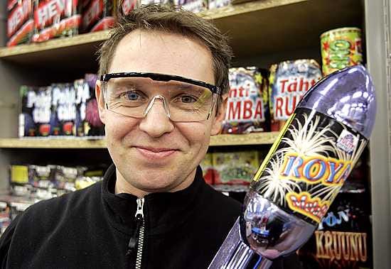 Padat ja isot jättiraketit ovat Jari Suvalan mielestä parhaita ilotulitteita.