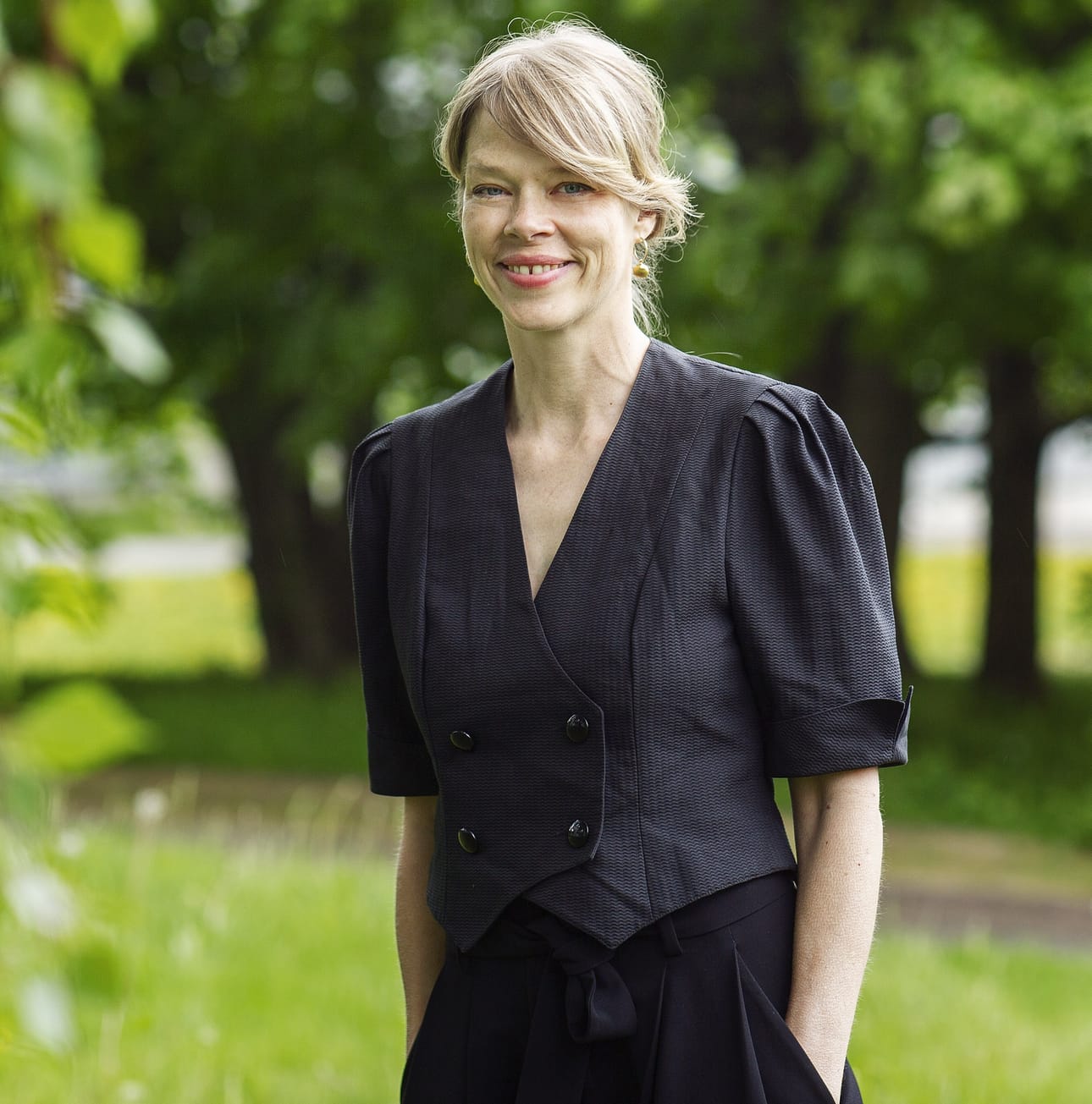 Erityisasiantuntija Annika Johansson työskentelee F-kaasuja koskevan valvonnan parissa Suomen ympäristökeskuksesta.